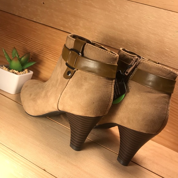 NWT East 5th booties 2.5 inch heel - Picture 4 of 6